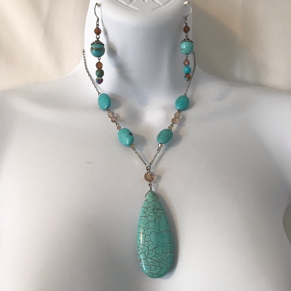 Necklace and earrings bundle - Picture 6 of 8